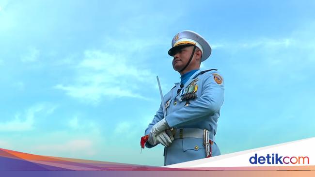 Kolonel PnB Sunar Adi Wibowo Jadi Komandan Upacara Penurunan Bendera di Istana