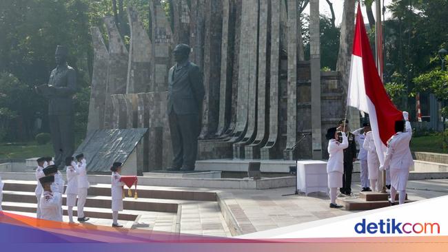 Napak Tilas Kemerdekaan di Tugu Proklamasi