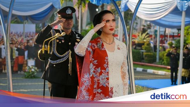 Momen Menpar Widiyanti Putri Berkebaya Merah Putih Saat HUT ke-80 RI