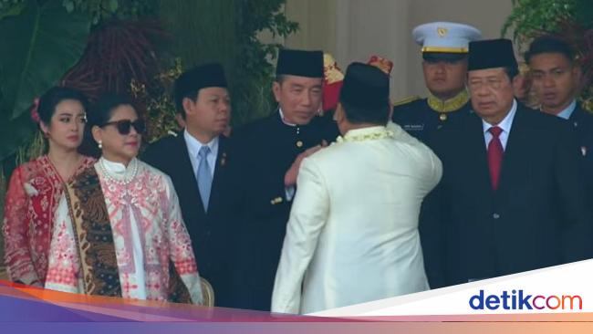 Momen Prabowo Beri Hormat ke SBY dan Jokowi Usai Pimpin Upacara HUT RI