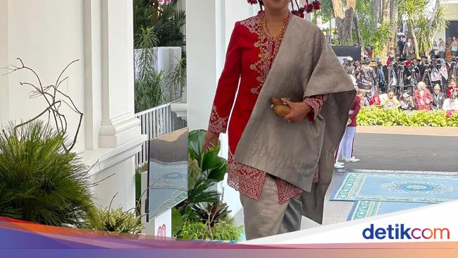 Puan Kenakan Pakaian Adat Minangkabau di Upacara HUT Ke-80 RI