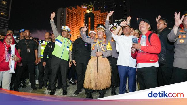 Momen Kapolri-Mensesneg Berbaur Gembira dengan Masyarakat di Panggung Rakyat HI