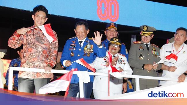 Kemendagri Angkat Simbol Birokrasi Modern di Karnaval HUT ke-80 RI