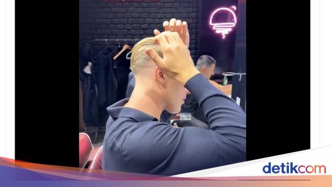 Meme Kocak Viktor Gyokeres, Cuma Sibuk Rapikan Rambut