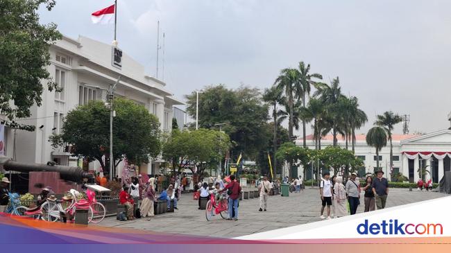 Serunya Jani dan Keluarga Pertama Kali ke Kota Tua Saat Libur HUT RI