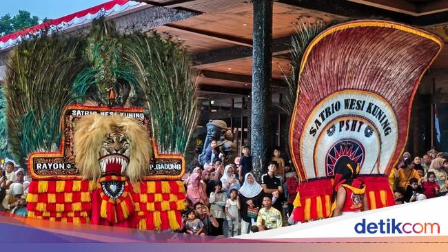 Reog Ponorogo di TMII Ramai Ditonton Warga: Jadi Obat Kangen Kampung