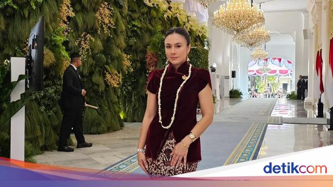 Adu Keren Nicholas Saputra-Wulan Guritno Berbusana Wastra Nusantara di HUT ke-80 RI