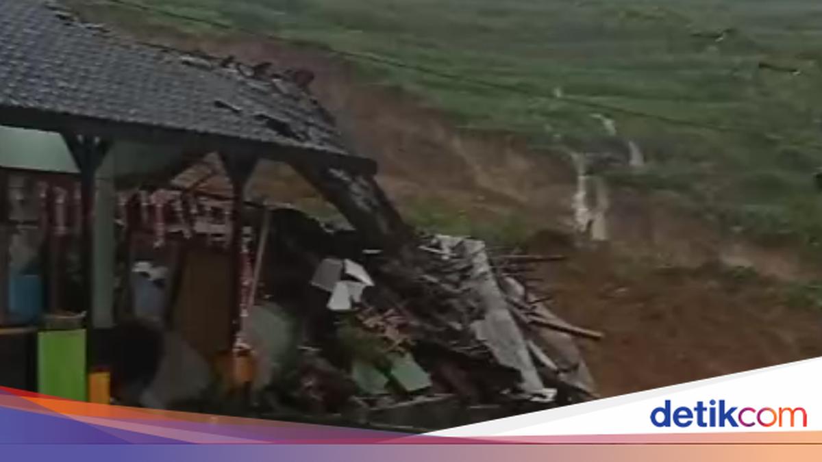 Lereng Perbukitan Kradinan Tulungagung Longsor, Rusak SD-Tutup Akses Jalan