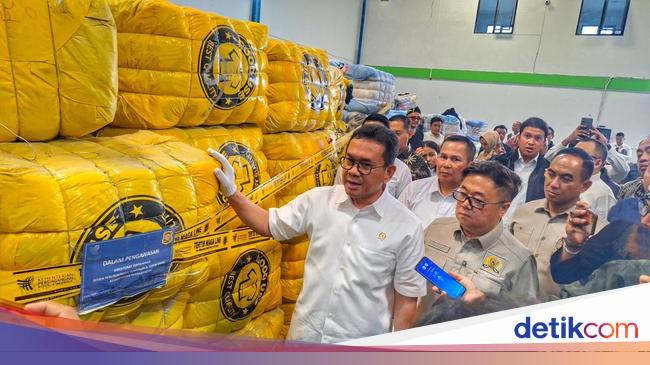 Kemendag Sita 19.391 Bal Baju Bekas Impor Ilegal Senilai Rp 112 Miliar
