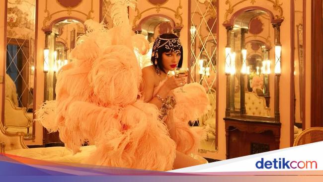 Taylor Swift The Life of a Showgirl