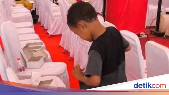 Viral 2 Bocah SD di Gowa Kumpulkan Sisa Kue Pejabat Usai Perayaan HUT RI ke-80