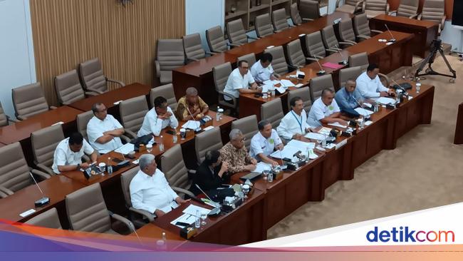 100 Ribu Ton Gula Numpuk Imbas Banjir Impor, Asosiasi Petani Ngadu ke DPR