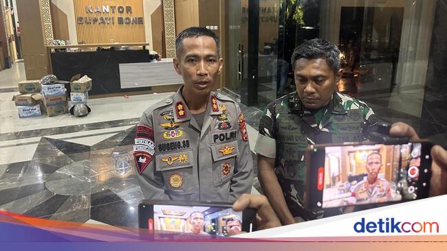 54 Orang Diamankan Saat Demo Kenaikan PBB di Bone, Diduga Pakai Sabu-Miras