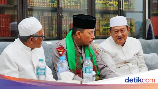 Kapolri Temui Gus Ubed di Ponpes Langitan Jatim, Jaga Silaturahmi dengan Ulama