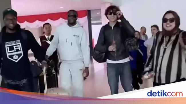 Momen Rapper Melly Mike Tiba di Indonesia, Mau Ramaikan Pacu Jalur: Salam Kayuah!
