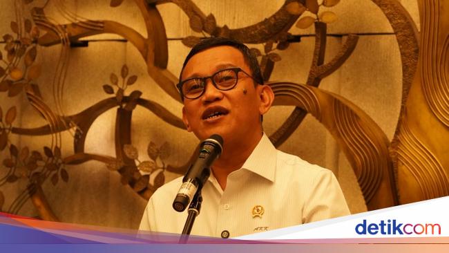 Abdul Karding Bantah Kena Reshuffle Gegara Main Domino Bareng Aziz Wellang