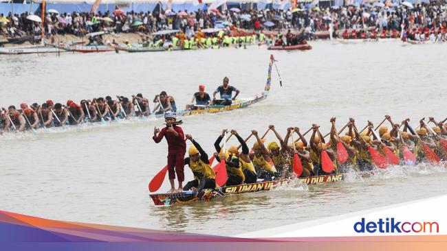 Bandel! Tiket Pacu Jalur Dipatok Rp 40 Ribu, eh Malah Dijual Rp 100 Ribu