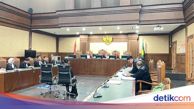 Eks Panitera PN Jakut Didakwa Terima Rp 2,4 M Terkait Vonis Lepas Migor