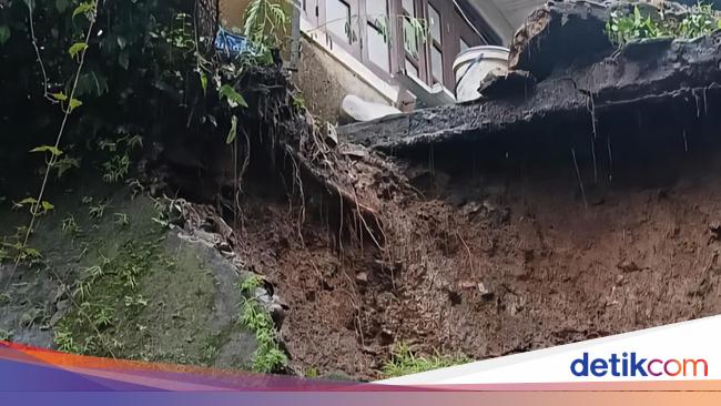 Tanah Longsor hingga Rumah Ambruk Akibat Hujan Deras di Bogor