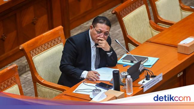 Calon Hakim MK Pengganti Arief Hidayat Disahkan di Paripurna Besok