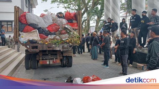 Urusan Sampah Berujung Protes Warga Pandeglang Tak Sudah-sudah