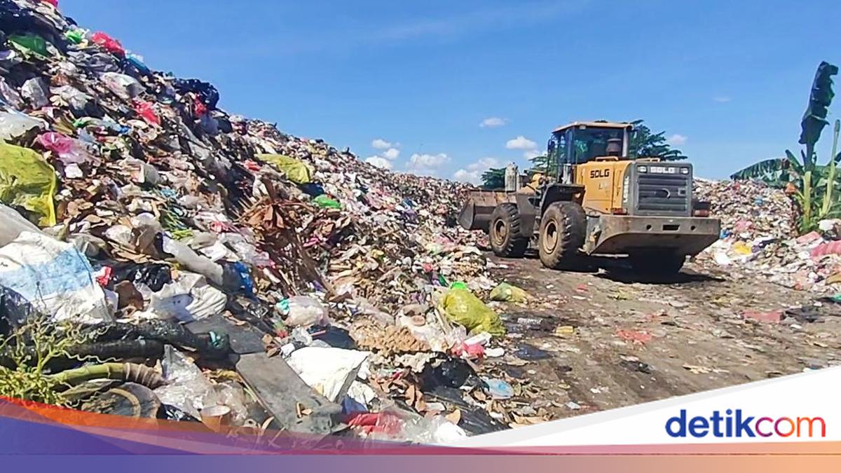 Dinas LH Banten Minta Pengelola TPA Rutin Siram Sampah Cegah Kebakaran