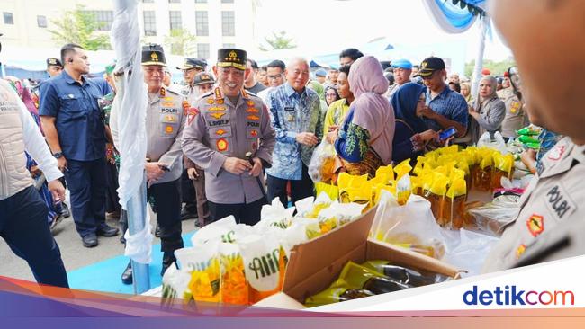Kapolri Tinjau Gerakan Pangan Murah di Kalsel, Bantu Penyaluran SPHP