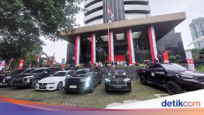 KPK Jadi Showroom Dadakan, Nissan GTR-BMW Terkait OTT Wamenaker Dipamerkan
