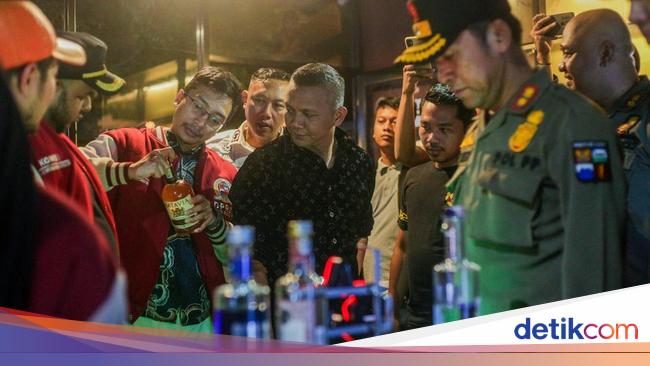 Razia Gabungan, 1.860 Botol Miras Ilegal Disita dari Kafe di Bogor