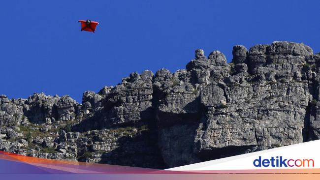 Aksi Wingsuit Afrika Selatan Pukau Dunia Ekstrem