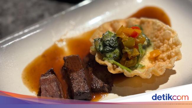 Baru! Sensasi Menikmati Beef Yakitori Skewers di Atas Ketinggian Kota Jakarta