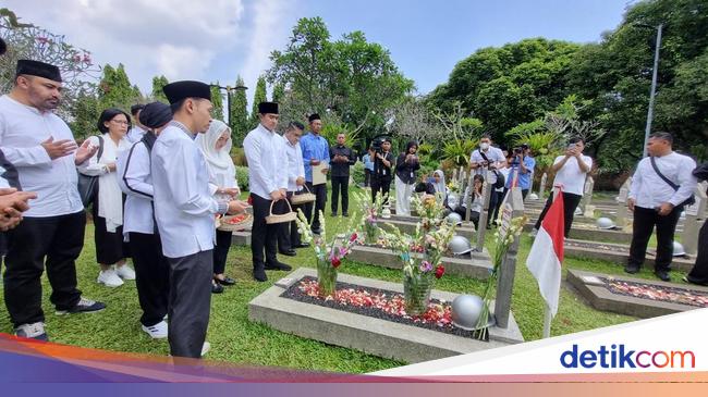 Kaesang Ziarah ke Makam Habibie, Taufiq Kiemas hingga Ani Yudhoyono