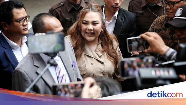 Pengakuan Mengejutkan Lisa Mariana Terima Duit Kasus BJB