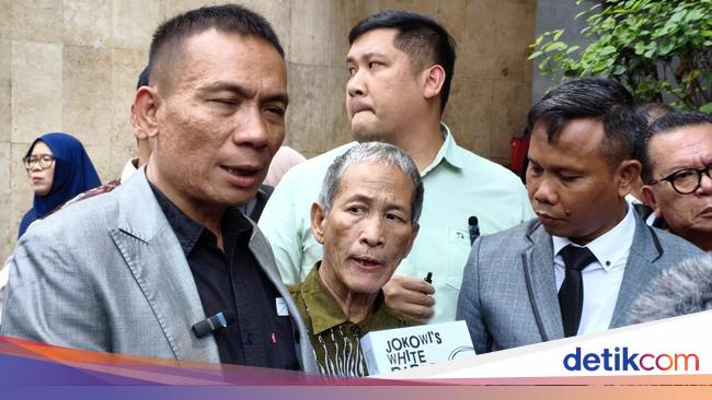 Diperiksa Polda Metro, Rismon Sianipar Bawa Buku soal Polemik Ijazah Jokowi