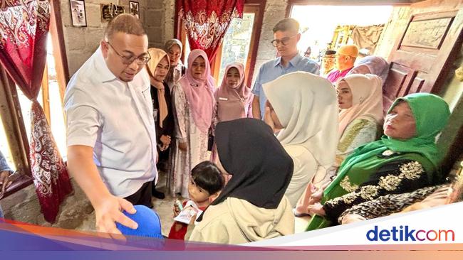 Andre Rosiade Beri Bantuan Rp 25 Juta ke 5 Yatim Piatu di Bungtekab Padang