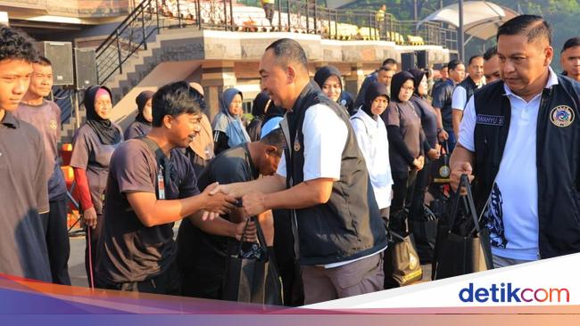 Peringatan Bakti 30 Tahun, Akabri 95 Bagikan 595 Paket Bansos ke Warga