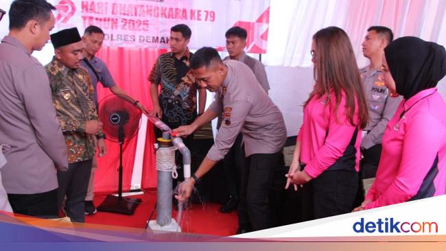 Polres Demak Bangun Sumur Bor di Daerah Rawan Krisis Air Bersih