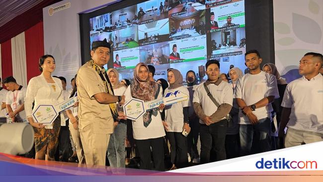 Menteri PKP Serah Terima Kunci Rumah Subsidi untuk Buruh Pabrik Kahatex