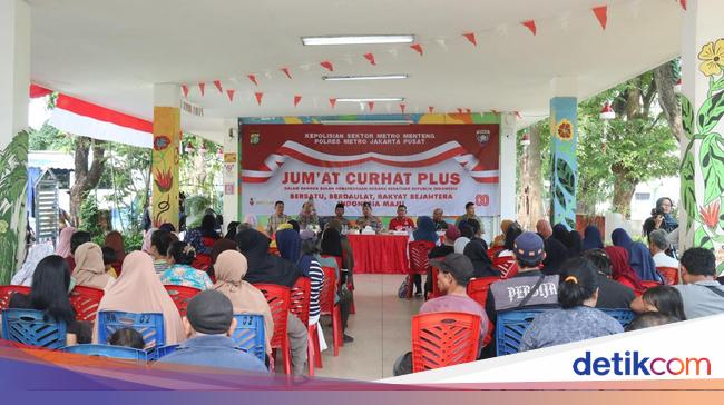 Polisi Gelar 'Jumat Curhat Plus' di Menteng, Ada Bazar Murah-Perpanjang SIM