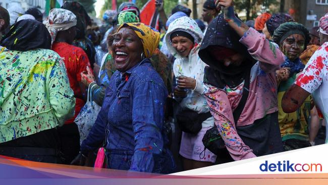 London Sambut Fajar dengan Karnaval Notting Hill yang Penuh Warna
