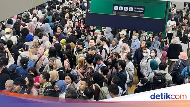 Ini Penyebab Penumpang MRT Membeludak di Stasiun Lebak Bulus Kemarin Malam