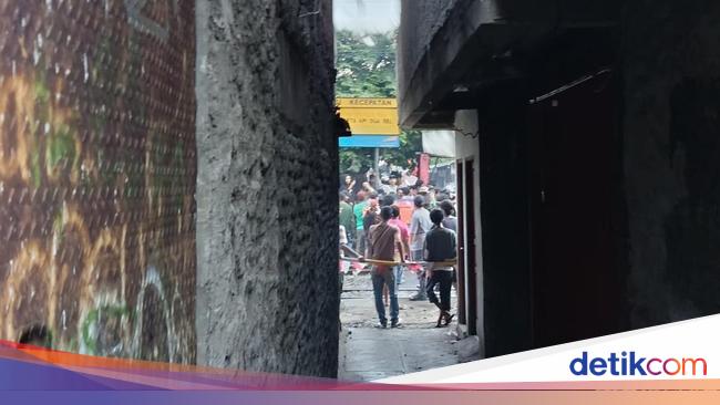 Massa Demo 25 Agustus Masih Bertahan, Masuk Permukiman Warga Petamburan