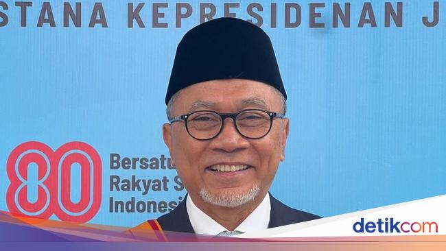 Dapat Tanda Kehormatan dari Prabowo, Menko Zulhas: Ini Untuk Para Petani