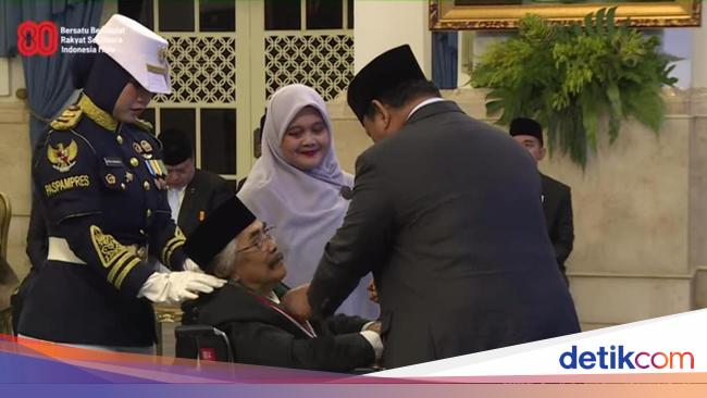 Prabowo Beri Tanda Kehormatan ke Seniman: Jaja Miharja hingga Titiek Puspa