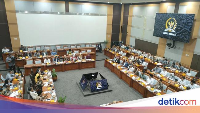Komisi VIII DPR Lanjut Rapat Bareng Pemerintah Bahas Revisi UU Haji