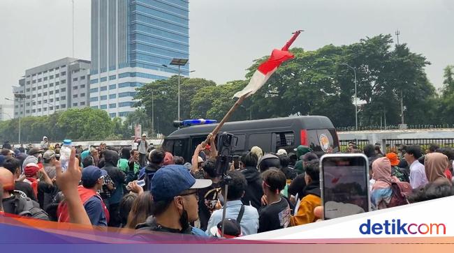 Penampakan Terkini Demo 25 Agustus di Depan DPR