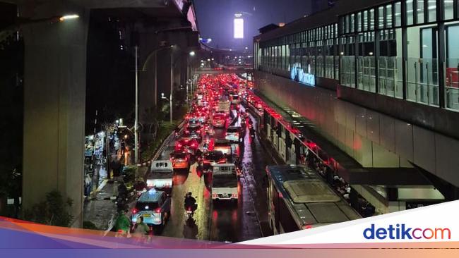Titik Macet Malam Ini di Jakarta Saat Pulang Kerja, Hujan Reda, Bubaran Demo