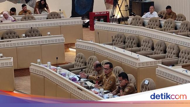 Beredar Isu Daerah Naikkan PBB Imbas Pusat Efisiensi, Wamendagri Menepis