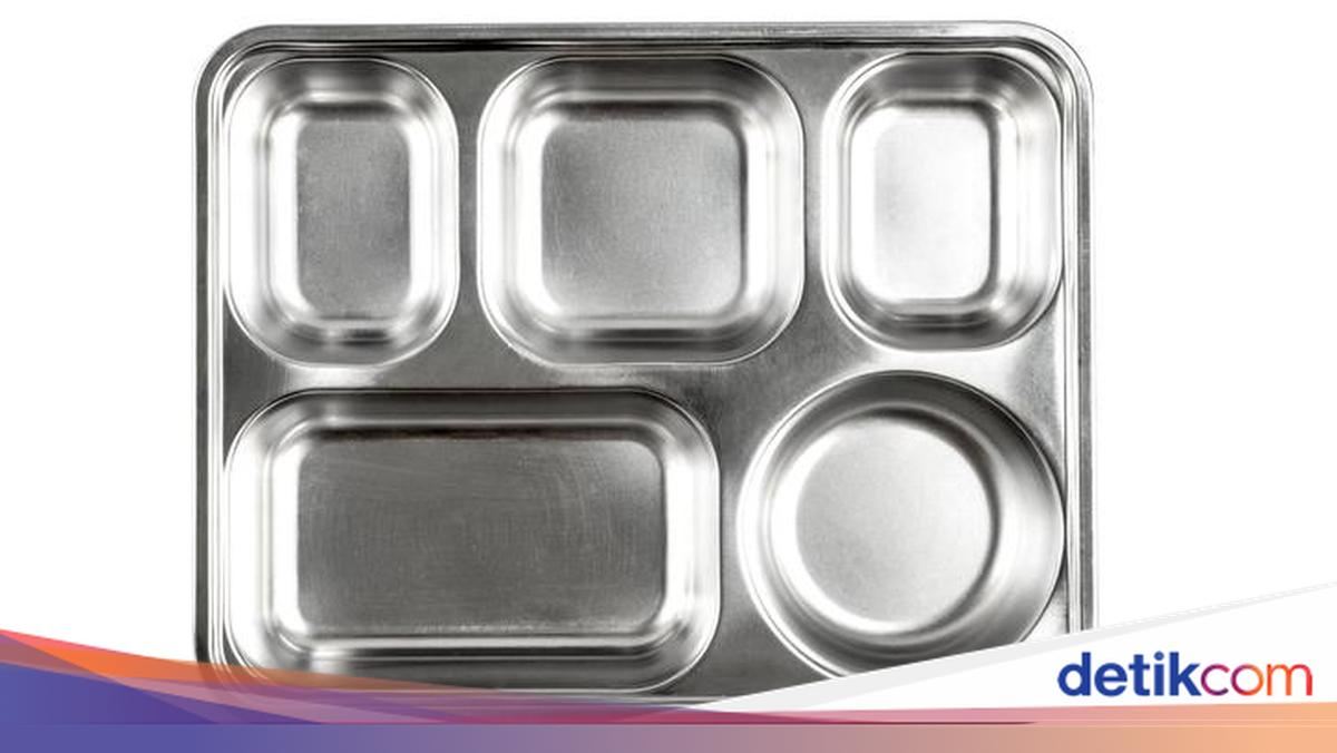 Polisi Gerebek Ruko di Ancol Diduga Jual Ompreng MBG Berlabel Halal Palsu