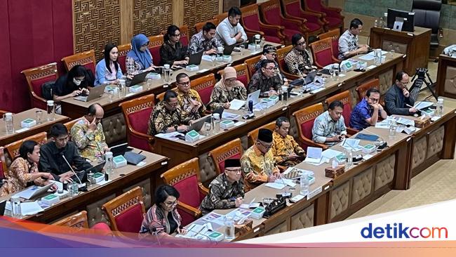 Mendikdasmen Usul Tambah Anggaran Rp 14,4 T untuk PIP-Insentif Guru Non-ASN